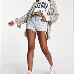 LEVI’S original 501 Jean shorts light wash